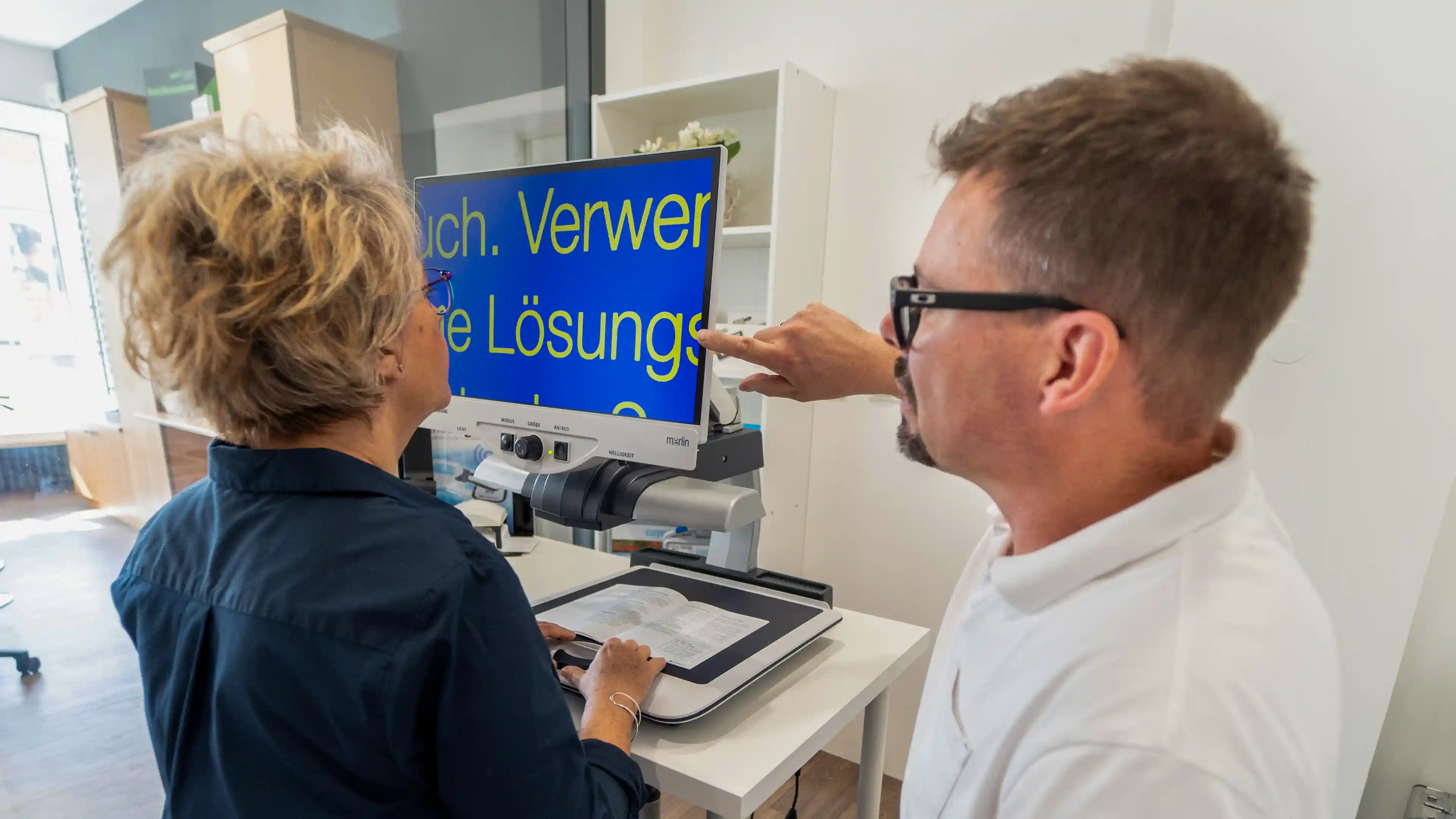 Low Vision Beratung bei Optimal Optik
